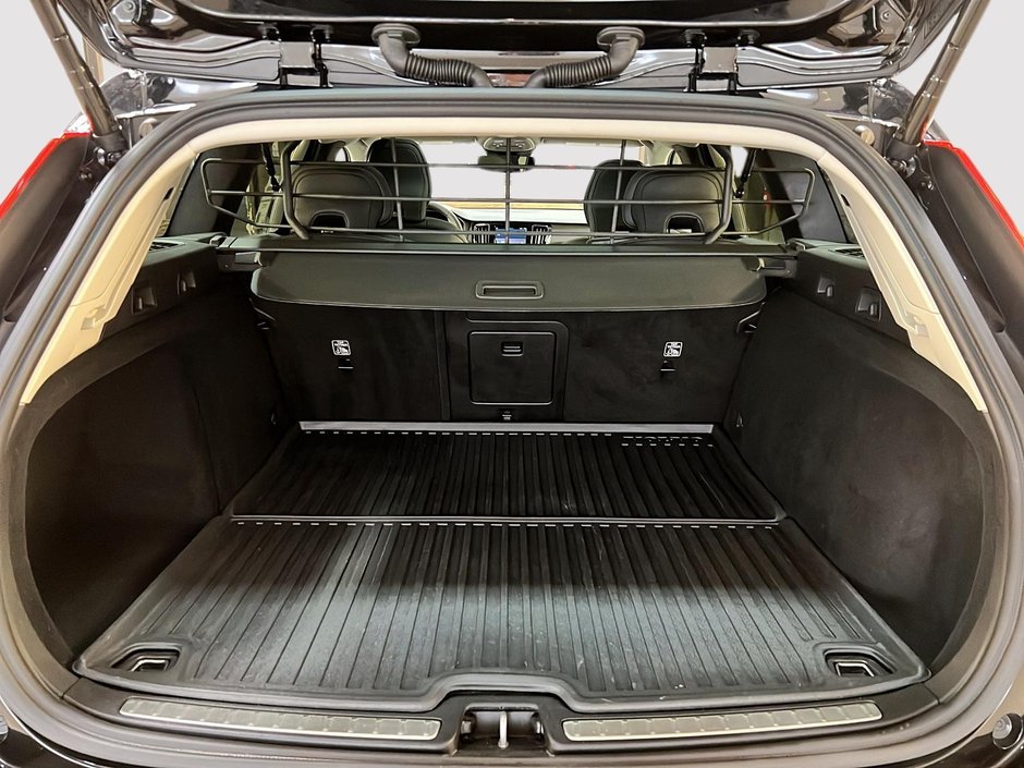 Volvo V60 B5 CROSS COUNTRY PLUS CUIR TOIT PANO NAV 4RM 2025-13