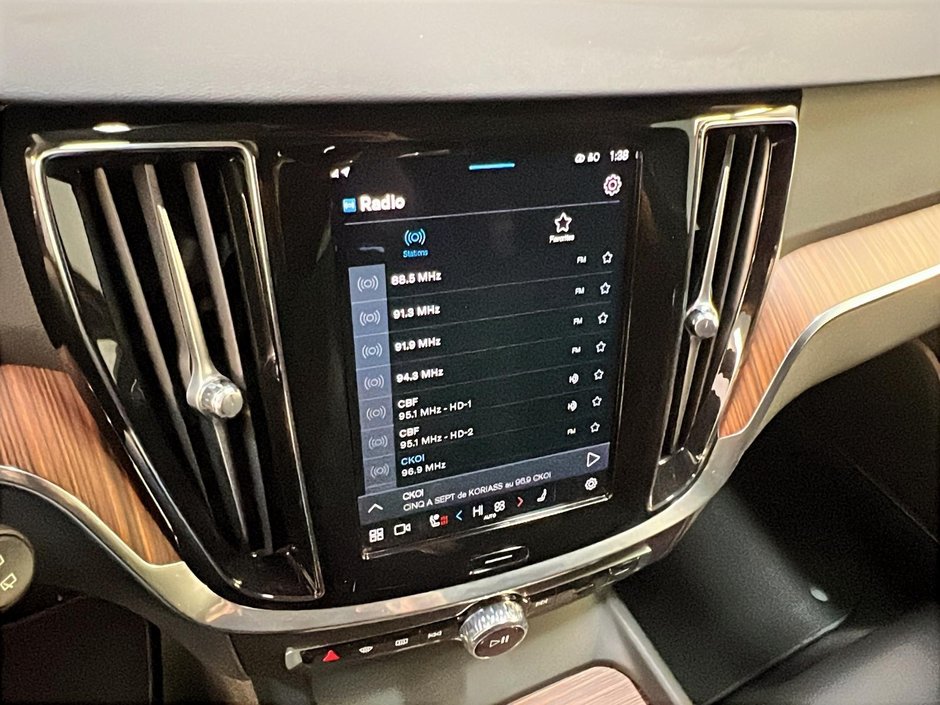 Volvo V60 B5 CROSS COUNTRY PLUS CUIR TOIT PANO NAV 4RM 2025-17