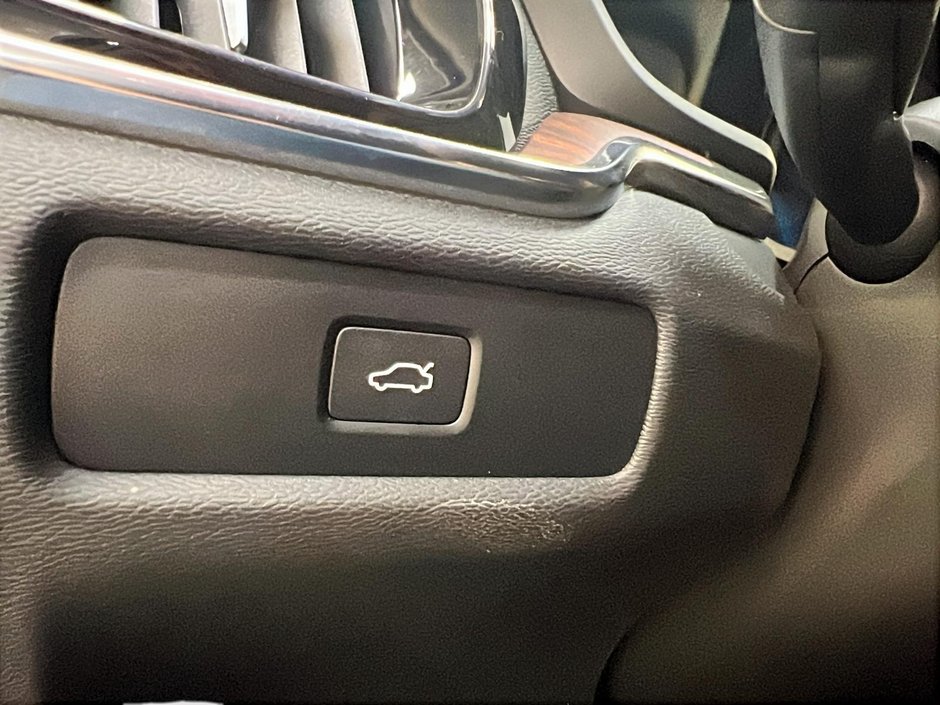 Volvo V60 B5 CROSS COUNTRY PLUS CUIR TOIT PANO NAV 4RM 2025-23