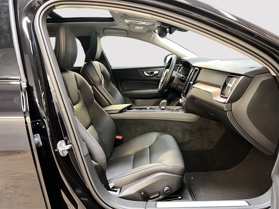 Volvo V60 B5 CROSS COUNTRY PLUS CUIR TOIT PANO NAV 4RM 2025-7