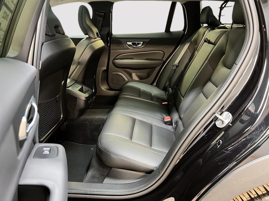 Volvo V60 B5 CROSS COUNTRY PLUS CUIR TOIT PANO NAV 4RM 2025-8