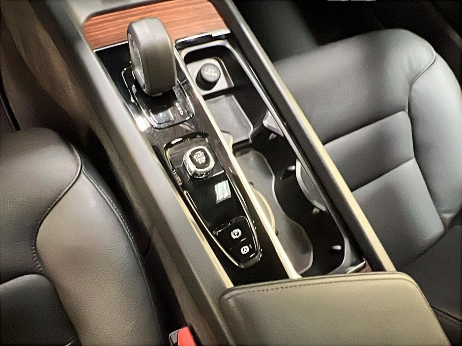 Volvo V60 B5 CROSS COUNTRY PLUS CUIR TOIT PANO NAV 4RM 2025-15