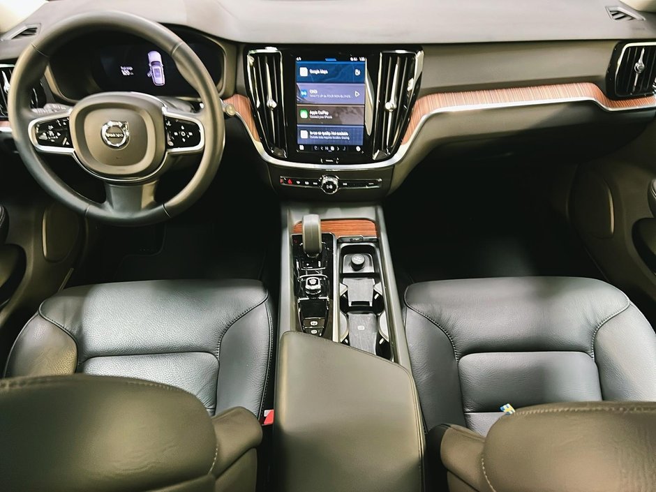 Volvo V60 B5 CROSS COUNTRY PLUS CUIR TOIT PANO NAV 4RM 2025-11