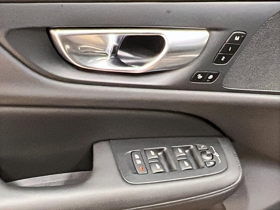 Volvo V60 B5 CROSS COUNTRY PLUS CUIR TOIT PANO NAV 4RM 2025-24