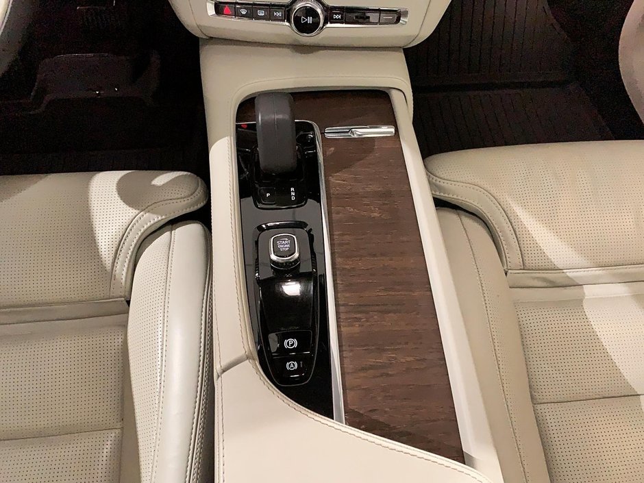 Volvo V90 B6 CROSS COUNTRY CUIR TOIT PANO 4RM 2022-10