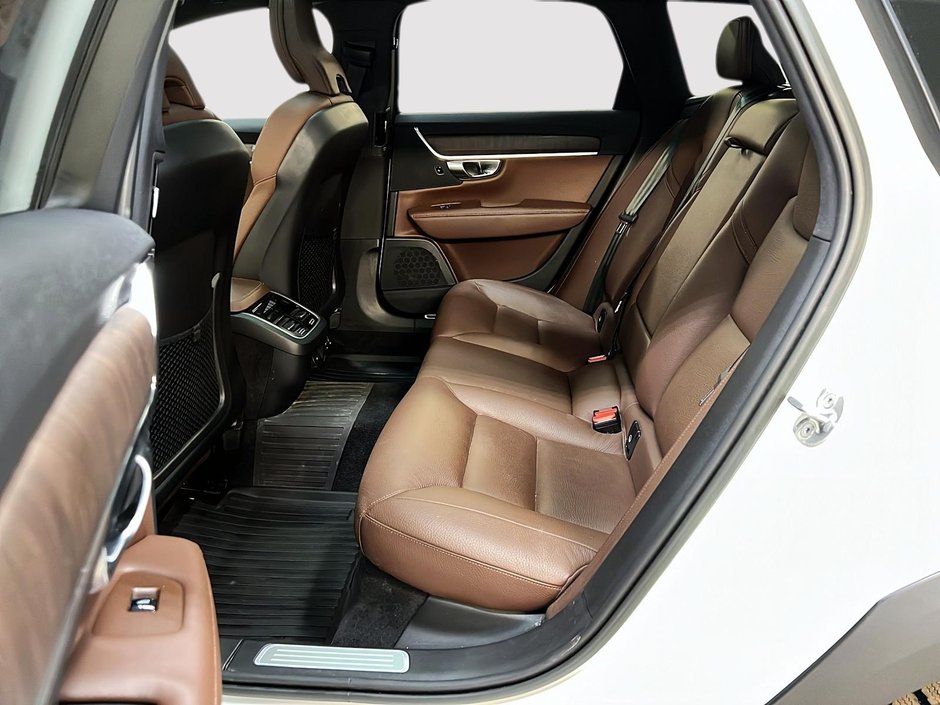 Volvo V90 B6 CROSS COUNTRY PLUS 2023-8