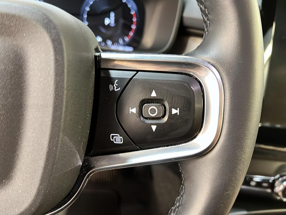 Volvo XC40 INSCRIPTION CUIR TOIT PANO NAV 4RM 2022-19