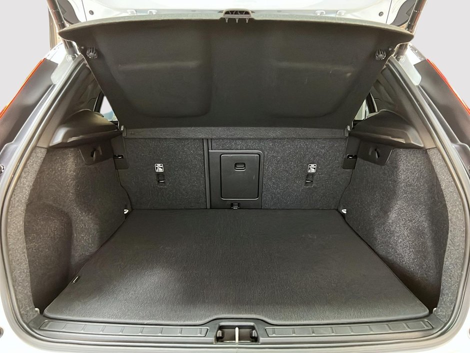 Volvo XC40 T5 R-DESIGN TOIT PANO NAV 4RM 2022-12