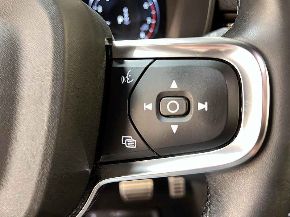 Volvo XC40 T5 R-DESIGN TOIT PANO NAV 4RM 2022-20