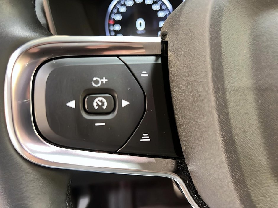 Volvo XC40 T5 R-DESIGN TOIT PANO NAV 4RM 2022-21