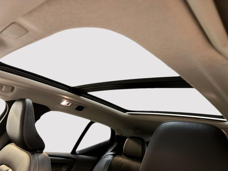 2022 Volvo XC40 T5 MOMENTUM CUIR TOIT PANO NAV-9