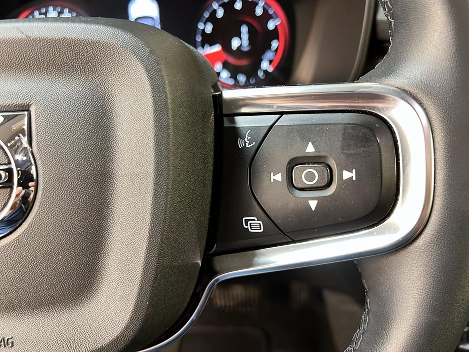 2022 Volvo XC40 T5 MOMENTUM CUIR TOIT PANO NAV-20