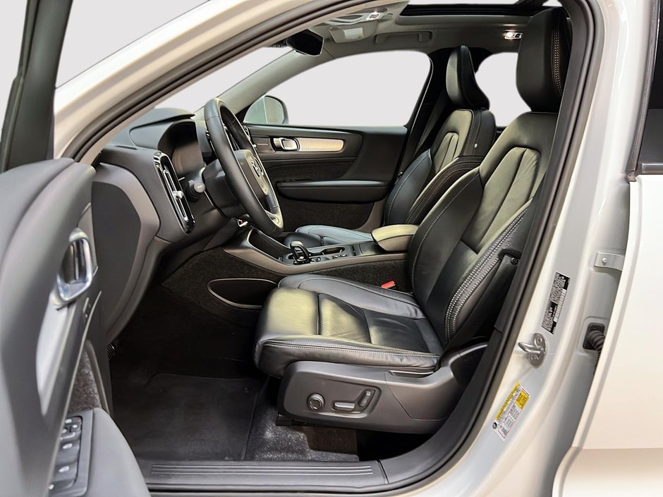 2022 Volvo XC40 T5 MOMENTUM CUIR TOIT PANO NAV-6