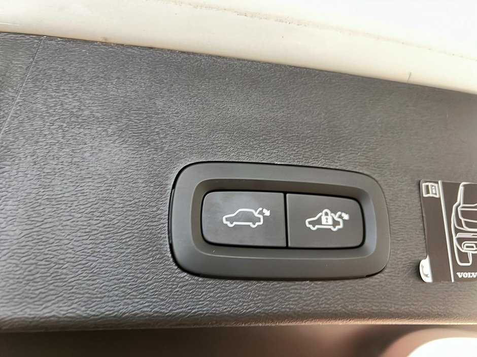 2022 Volvo XC40 T5 MOMENTUM CUIR TOIT PANO NAV-13