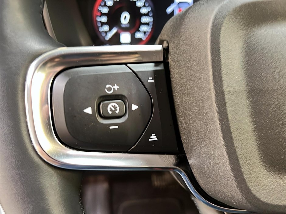 2022 Volvo XC40 T5 MOMENTUM CUIR TOIT PANO NAV-21