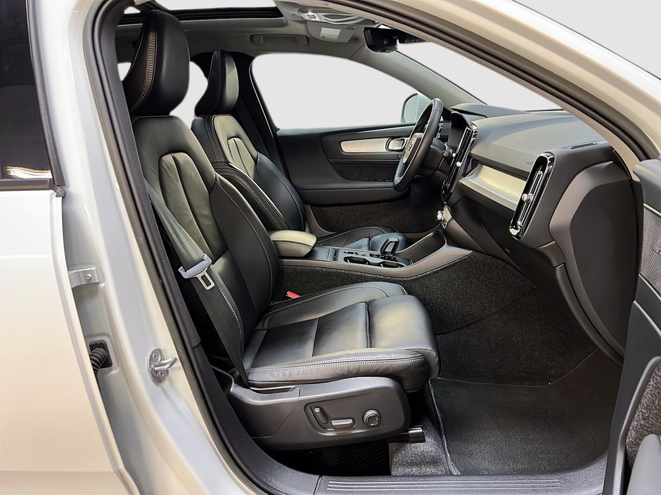 2022 Volvo XC40 T5 MOMENTUM CUIR TOIT PANO NAV-7
