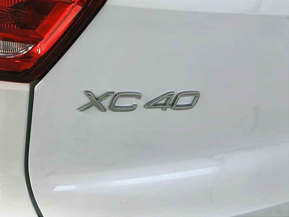 2022 Volvo XC40 T5 MOMENTUM CUIR TOIT PANO NAV-27