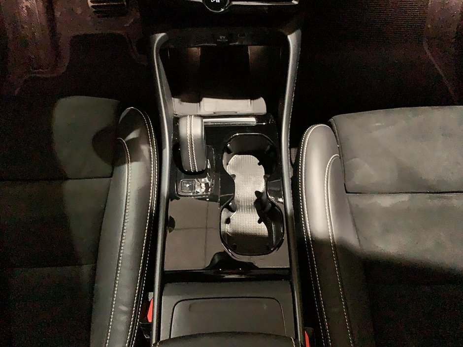 2022 Volvo XC40 RECHARGE ULTIMATE TOIT PANO NAV 4RM-12