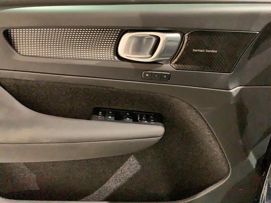 2022 Volvo XC40 RECHARGE ULTIMATE TOIT PANO NAV 4RM-8