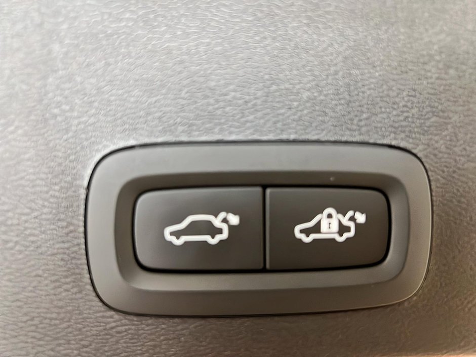 Volvo XC40 B5 PLUS CUIR TOIT PANO NAV 4RM 2023-13