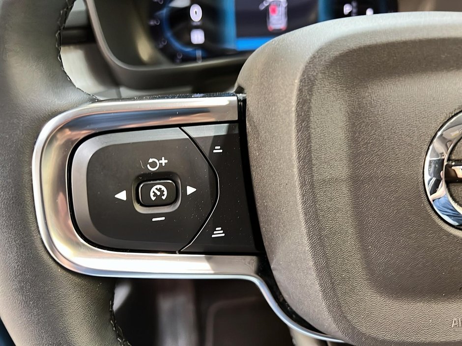 Volvo XC40 B5 PLUS CUIR TOIT PANO NAV 4RM 2023-20