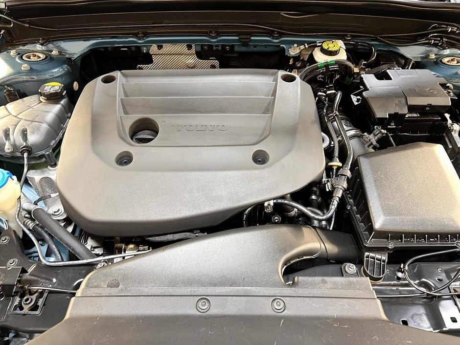 Volvo XC40 B5 PLUS CUIR TOIT PANO NAV 4RM 2023-11
