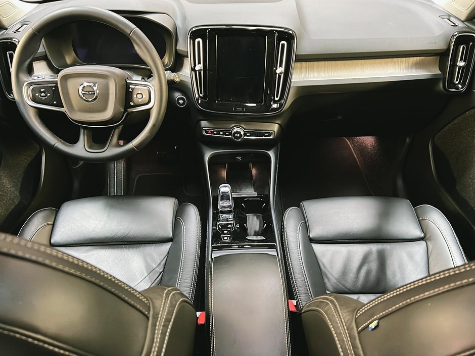 Volvo XC40 B5 PLUS CUIR TOIT PANO NAV 4RM 2023-10