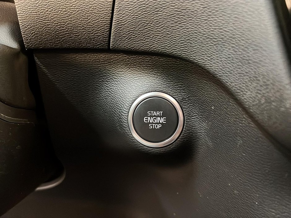 Volvo XC40 B5 PLUS CUIR TOIT PANO NAV 4RM 2023-18