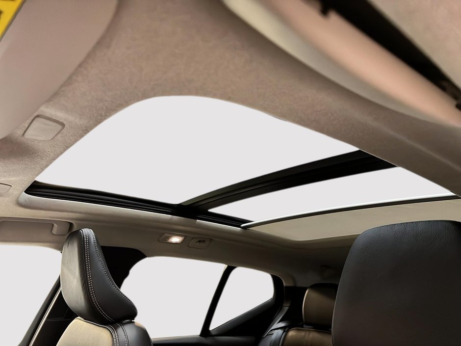 Volvo XC40 B5 PLUS CUIR TOIT PANO NAV 4RM 2023-9