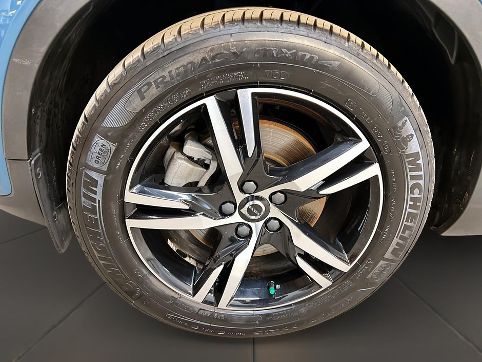 Volvo XC40 B5 PLUS CUIR TOIT PANO NAV 4RM 2023-28