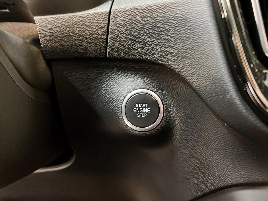 Volvo XC40 B5 PLUS CUIR TOIT PANO NAV 4RM 2023-19