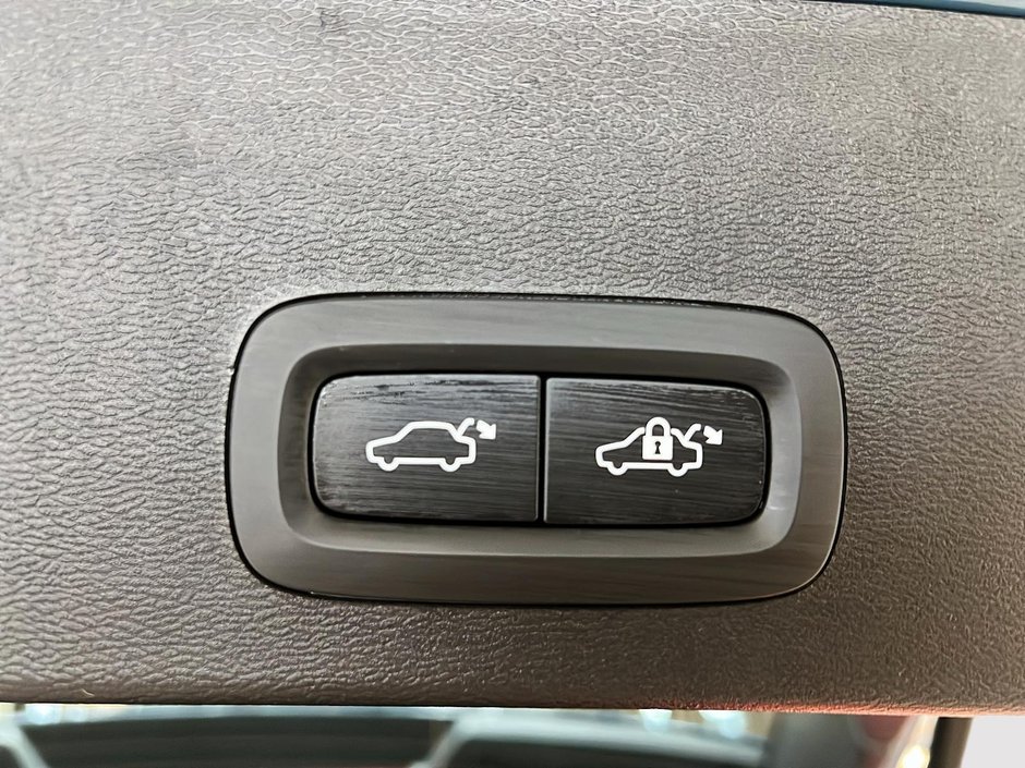 Volvo XC40 B5 PLUS CUIR TOIT PANO NAV 4RM 2023-13