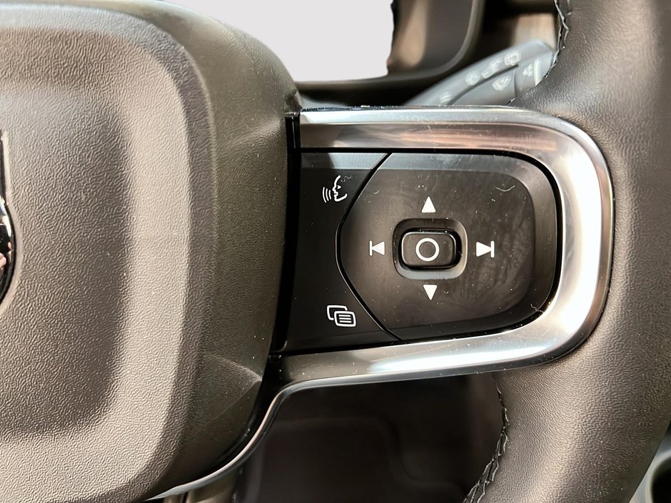 Volvo XC40 B5 PLUS CUIR TOIT PANO NAV 4RM 2023-20
