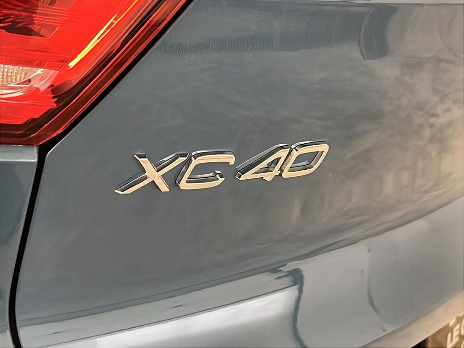 Volvo XC40 B5 PLUS CUIR TOIT PANO NAV 4RM 2023-25