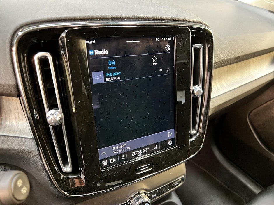 Volvo XC40 B5 PLUS CUIR TOIT PANO NAV 4RM 2023-16