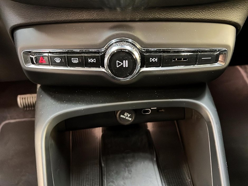 Volvo XC40 B5 PLUS CUIR TOIT PANO NAV 4RM 2023-15