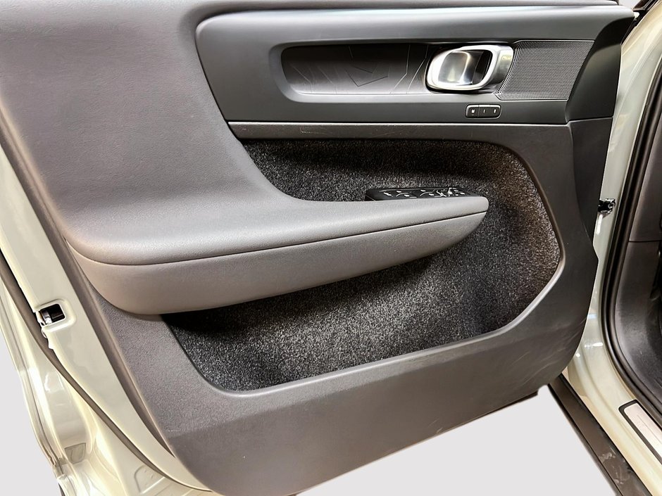 Volvo XC40 TWIN RECHARGE PLUS TOIT PANO NAV 4RM 2023-23