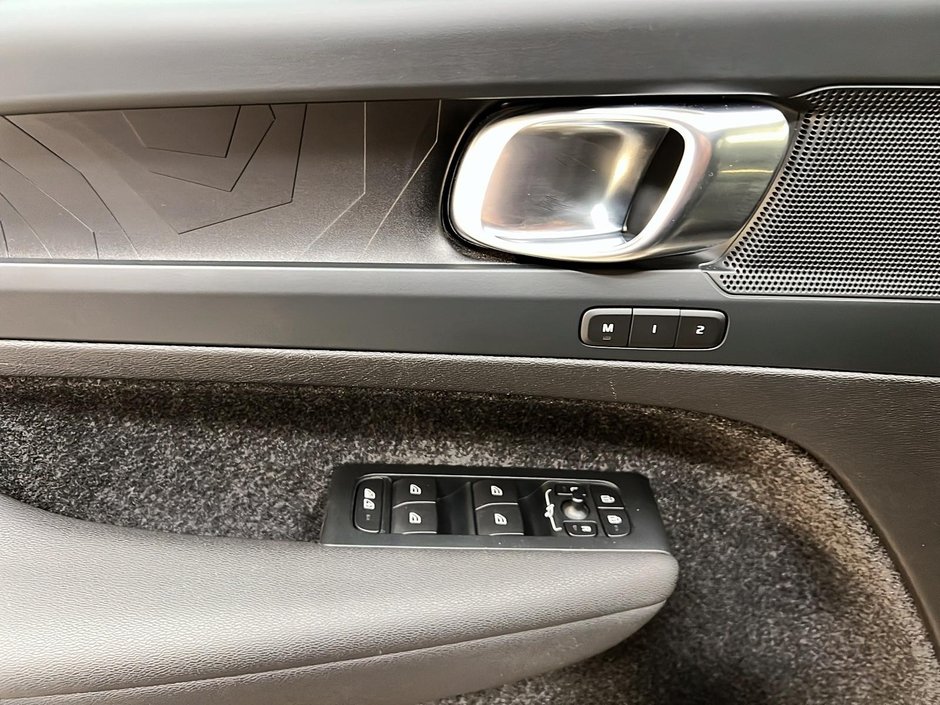 Volvo XC40 TWIN RECHARGE PLUS TOIT PANO NAV 4RM 2023-22