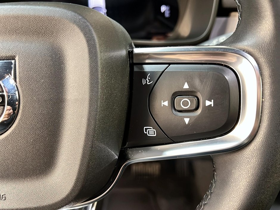 Volvo XC40 TWIN RECHARGE PLUS TOIT PANO NAV 4RM 2023-19