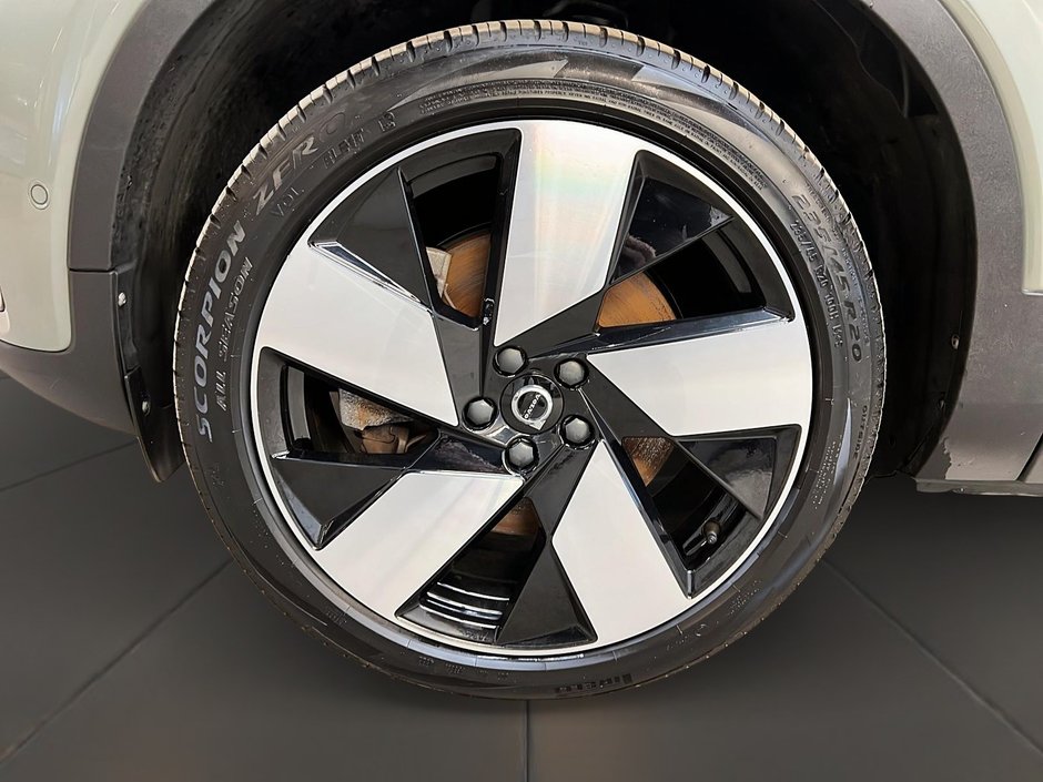 Volvo XC40 TWIN RECHARGE PLUS TOIT PANO NAV 4RM 2023-29