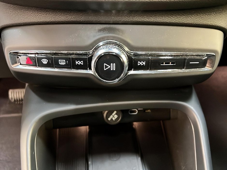 Volvo XC40 TWIN RECHARGE PLUS TOIT PANO NAV 4RM 2023-15