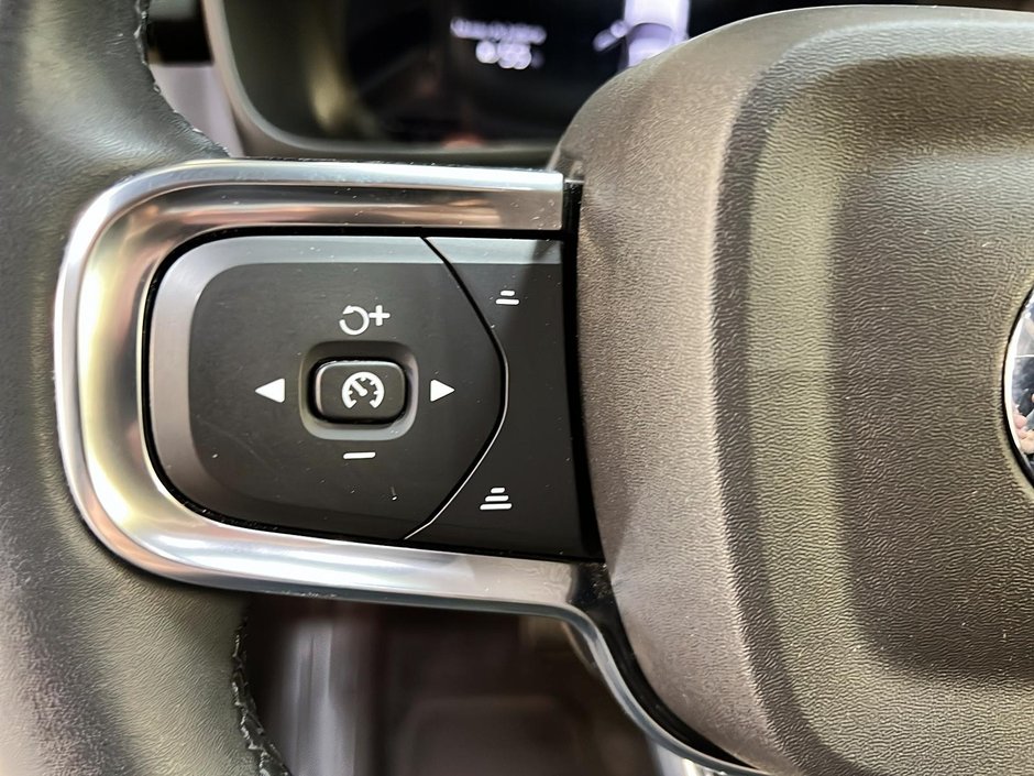 Volvo XC40 TWIN RECHARGE PLUS TOIT PANO NAV 4RM 2023-20