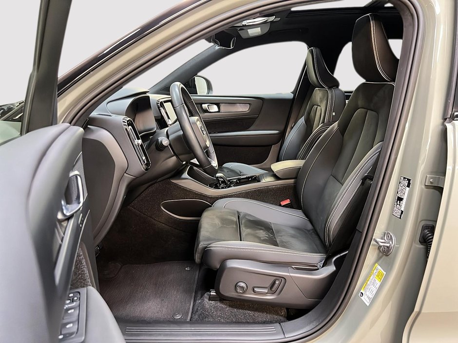 Volvo XC40 TWIN RECHARGE PLUS TOIT PANO NAV 4RM 2023-6