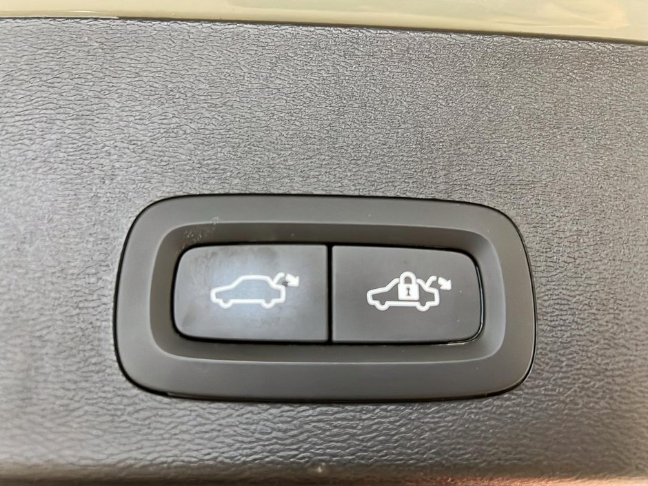 Volvo XC40 TWIN RECHARGE PLUS TOIT PANO NAV 4RM 2023-13