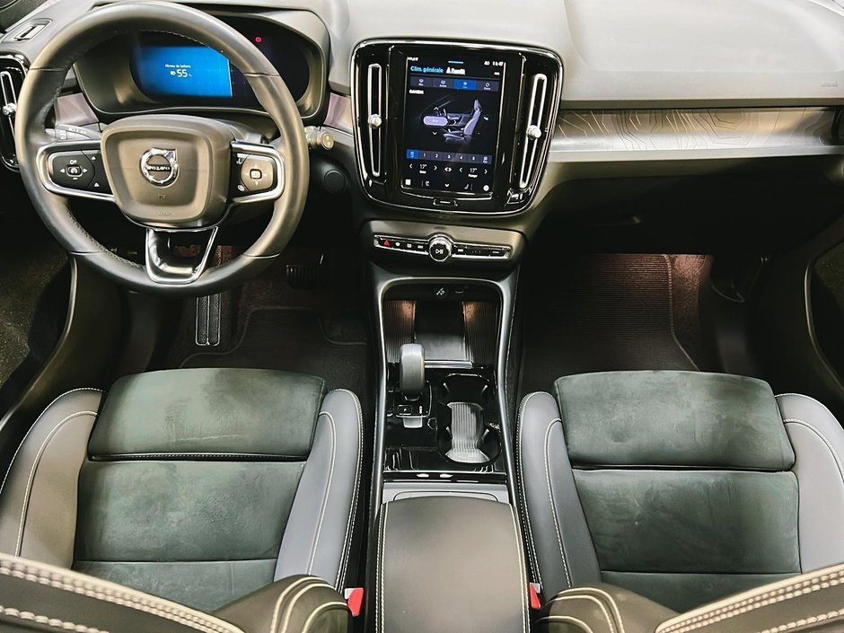 Volvo XC40 TWIN RECHARGE PLUS TOIT PANO NAV 4RM 2023-10