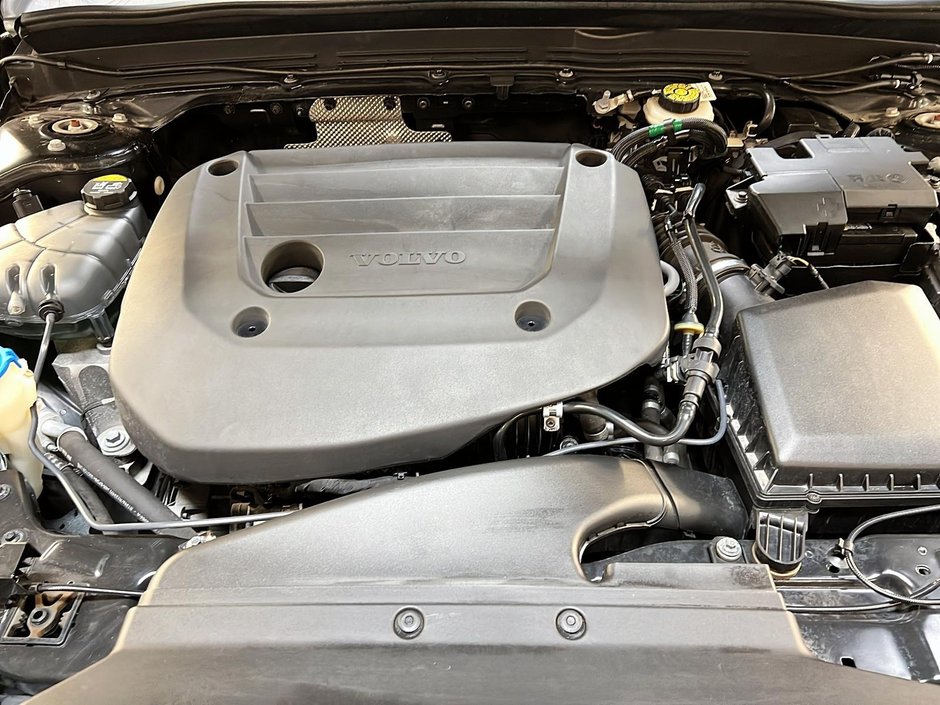 2023 Volvo XC40 B5 PLUS CUIR TOIT PANO NAV 4RM-11