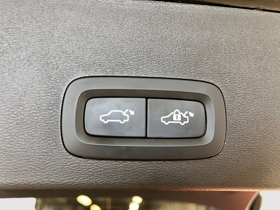 2023 Volvo XC40 B5 PLUS CUIR TOIT PANO NAV 4RM-13