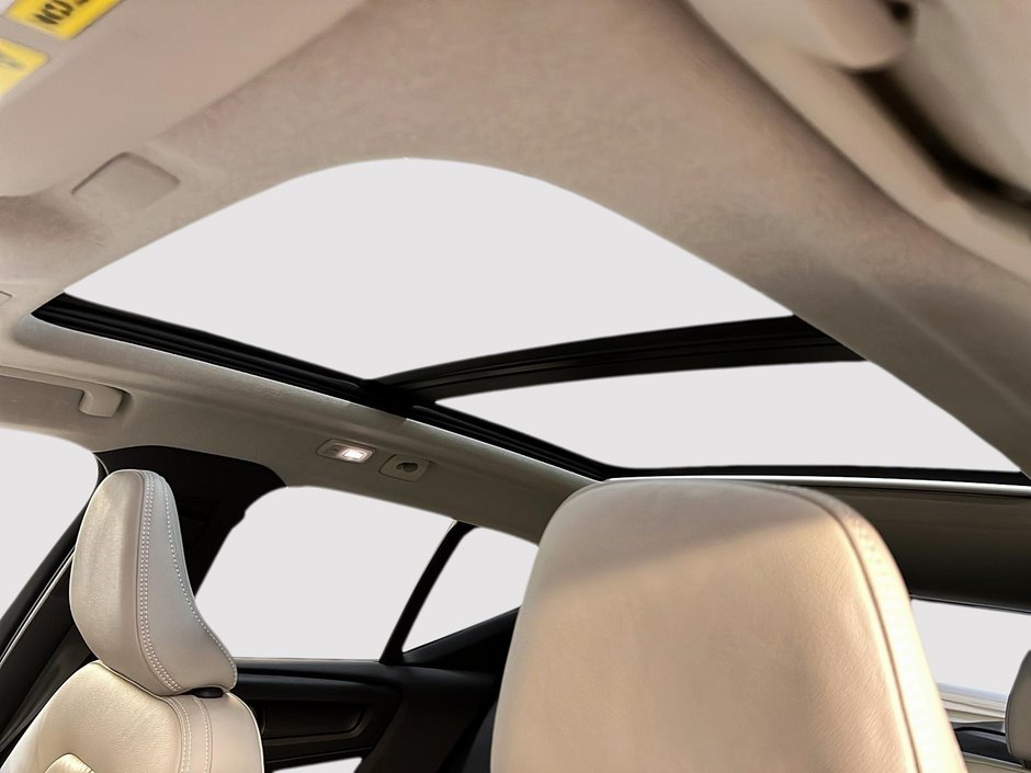 2023 Volvo XC40 B5 PLUS CUIR TOIT PANO NAV 4RM-9