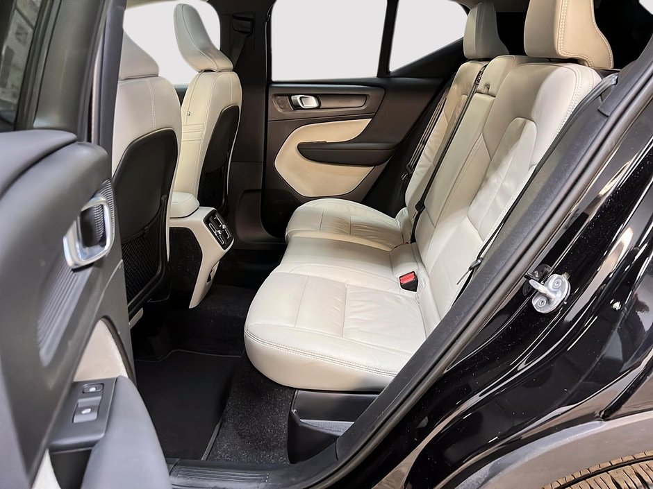 2023 Volvo XC40 B5 PLUS CUIR TOIT PANO NAV 4RM-8