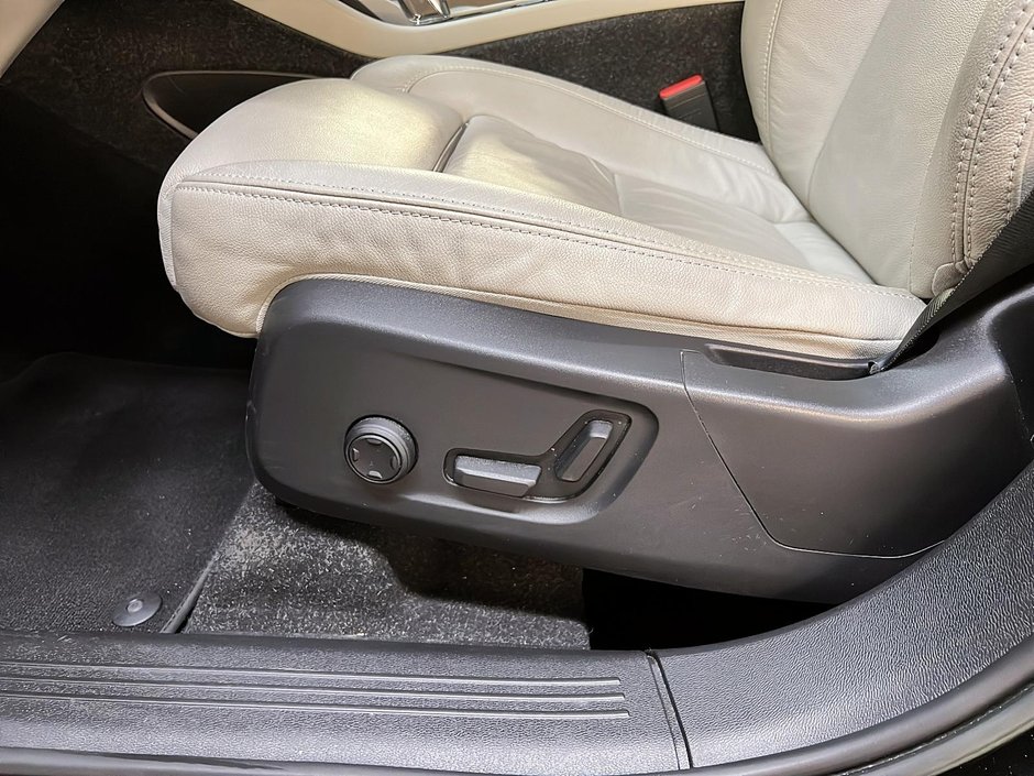 2023 Volvo XC40 B5 PLUS CUIR TOIT PANO NAV 4RM-25